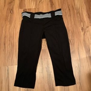 Forever 21 black capri leggings with striped belt